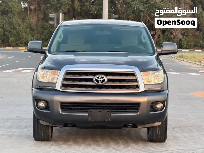 Toyota Sequoia 2012 photo 2