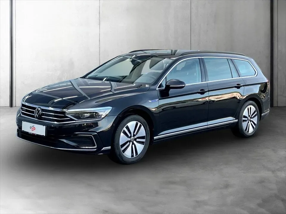 Volkswagen Passat 2023 photo 2