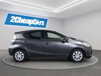 Toyota Aqua 2013 photo 5
