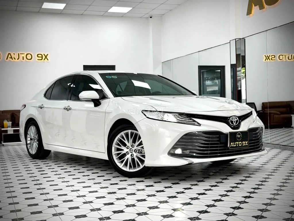 Toyota Camry 2021 photo 2