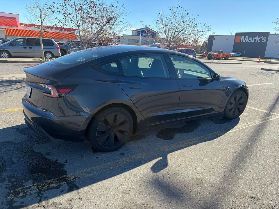 Tesla Model 3 2026 photo 2