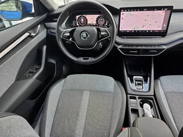 Skoda Octavia Combi 2024 photo 2