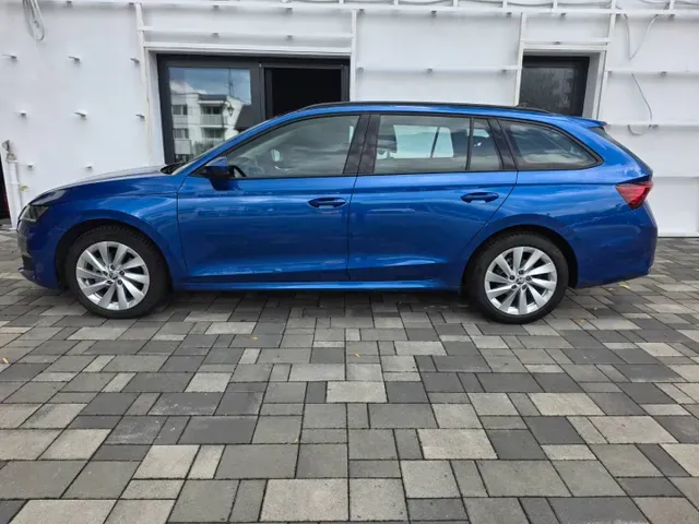 Skoda Octavia Combi 2024 photo 3