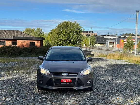 Ford Focus 2012 photo 2