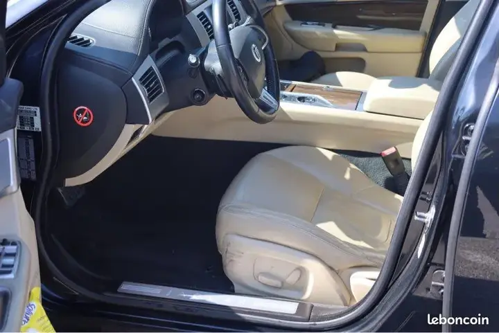 Jaguar Xf 2012 photo 3