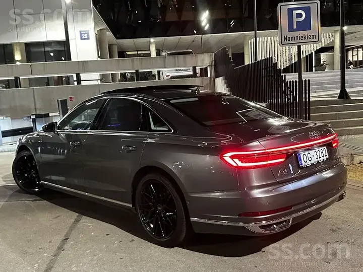 Audi A8 2018 photo 5