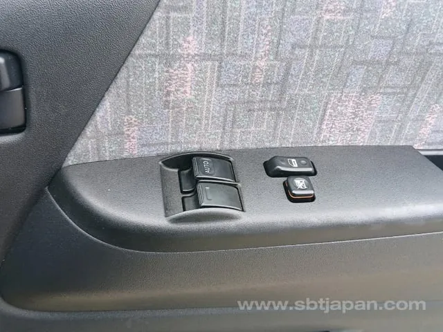 Toyota Hiace 2005 photo 2