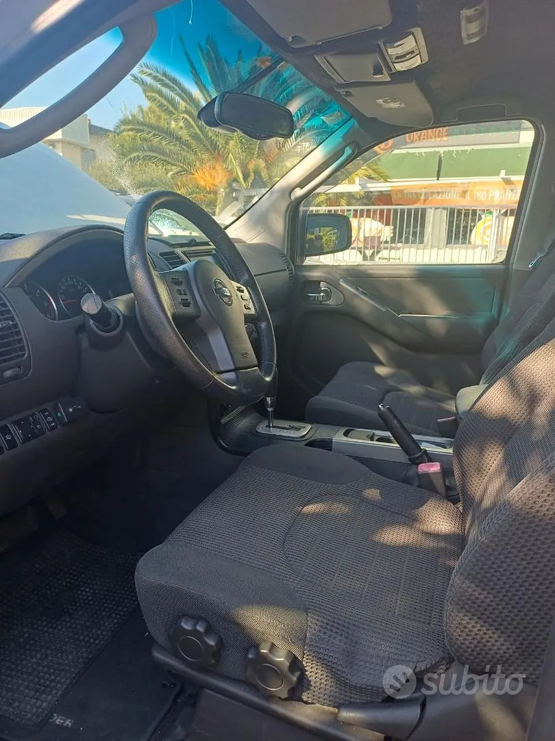Nissan Pathfinder 2005 photo 2