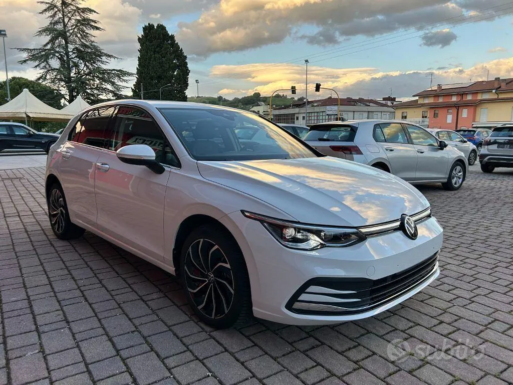 Volkswagen Golf 2022 photo 2