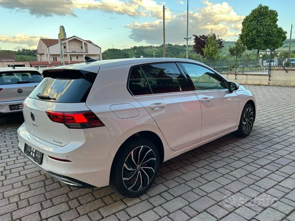 Volkswagen Golf 2022 photo 3