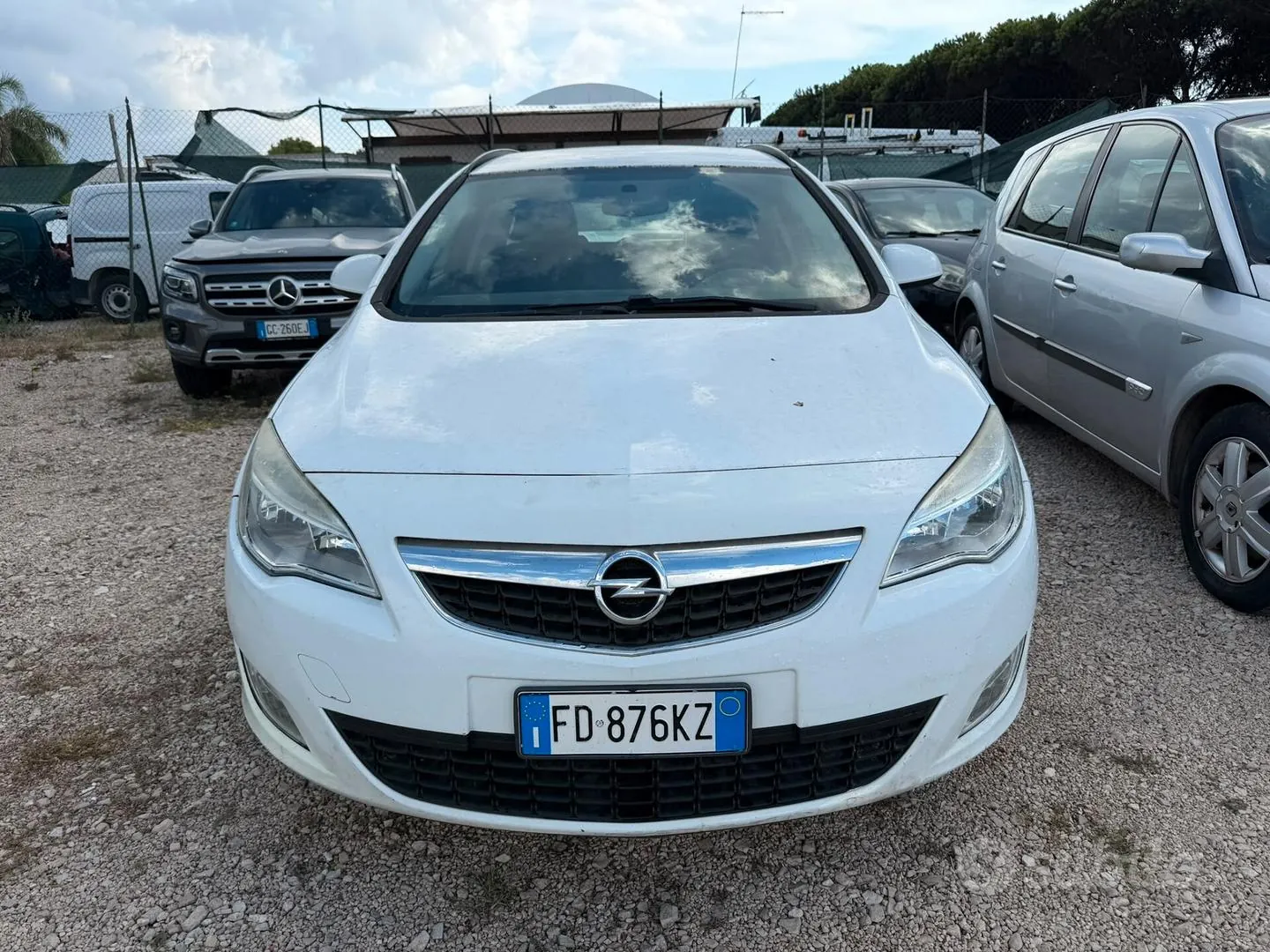 Opel Astra 2012 photo 2