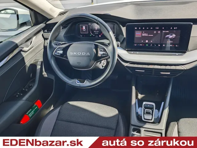Skoda Octavia Combi 2025 photo 2