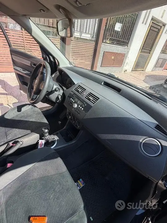 Suzuki Swift 2008 photo 2