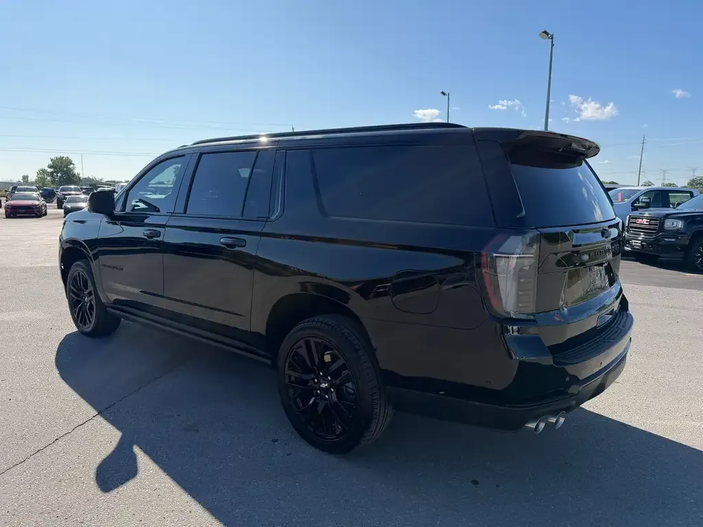 Chevrolet Suburban 2025 photo 5