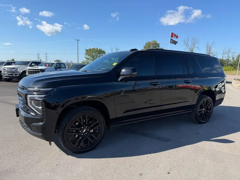 Chevrolet Suburban 2025 photo 3