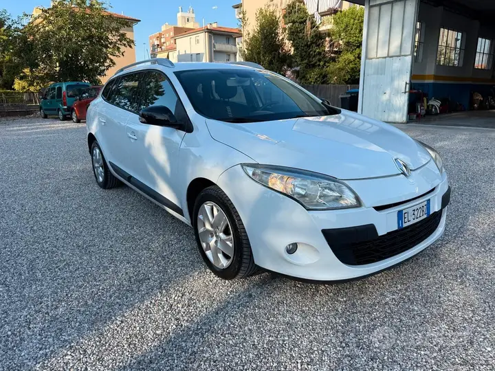Renault Megane 2011 photo 3