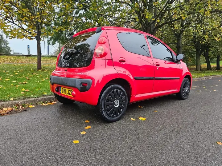 Peugeot 107 2011 photo 4