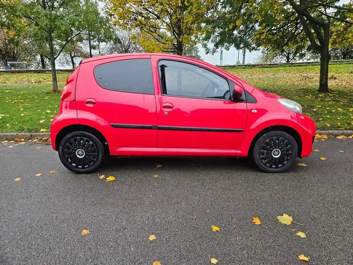 Peugeot 107 2011 photo 3