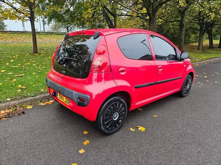Peugeot 107 2011 photo 5