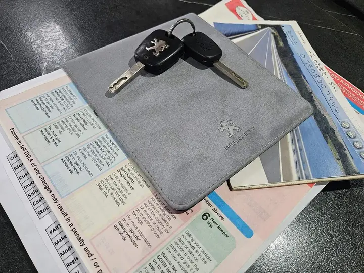 Peugeot 107 2011 photo 2