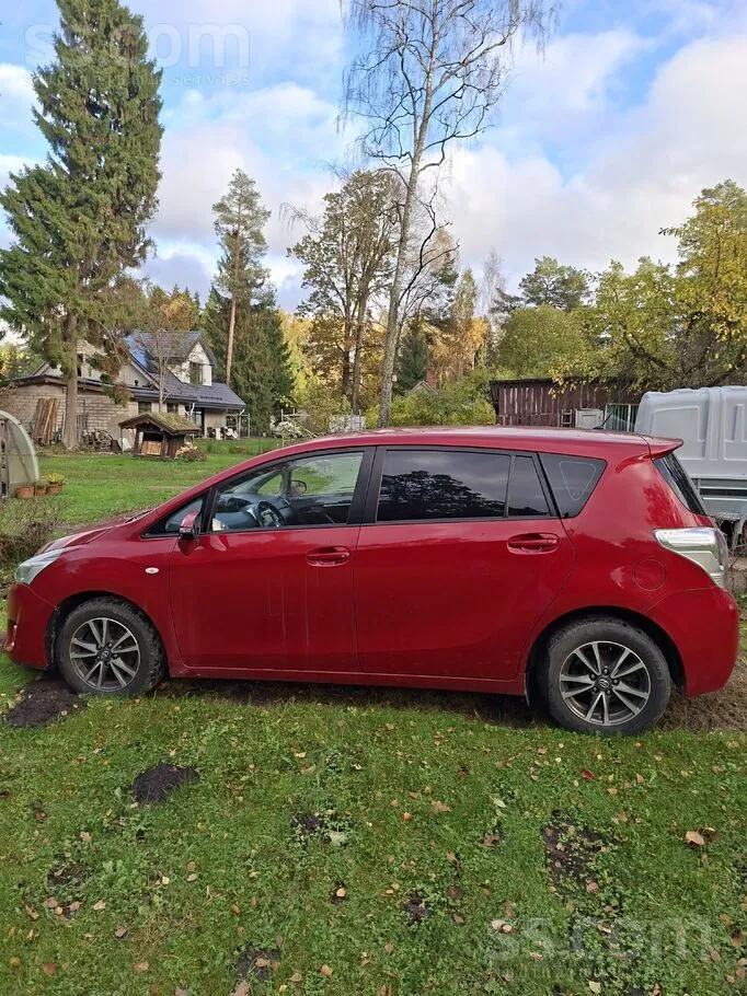 Toyota Verso 2013 photo 2