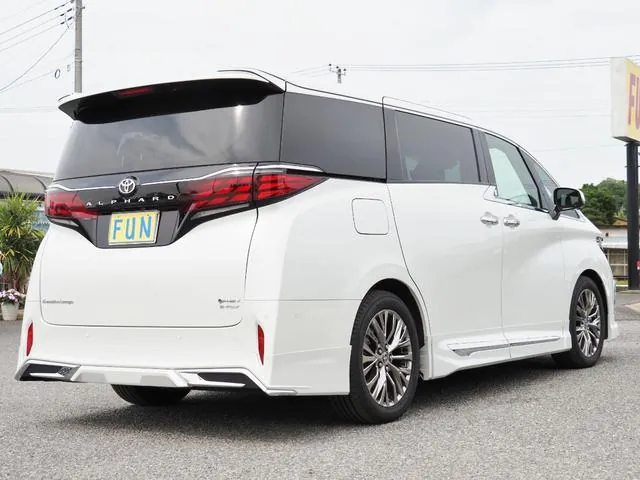 Toyota Alphard Phev 2025 photo 5