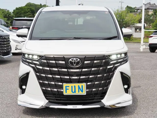 Toyota Alphard Phev 2025 photo 2