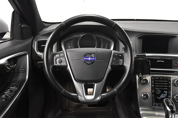 Volvo V60 2015 photo 2