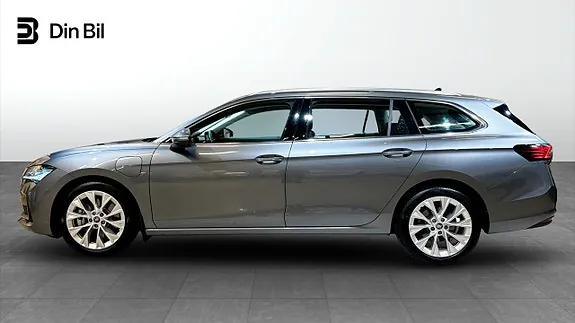 Skoda Superb 2025 photo 2