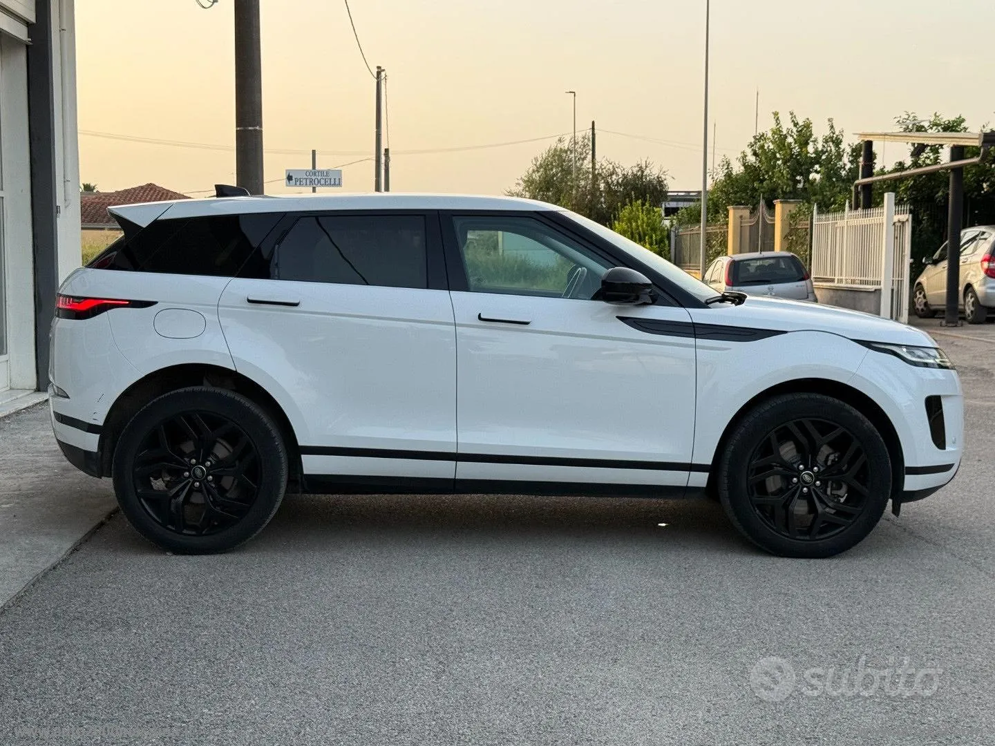 Land Rover Range Rover Evoque 2022 photo 3