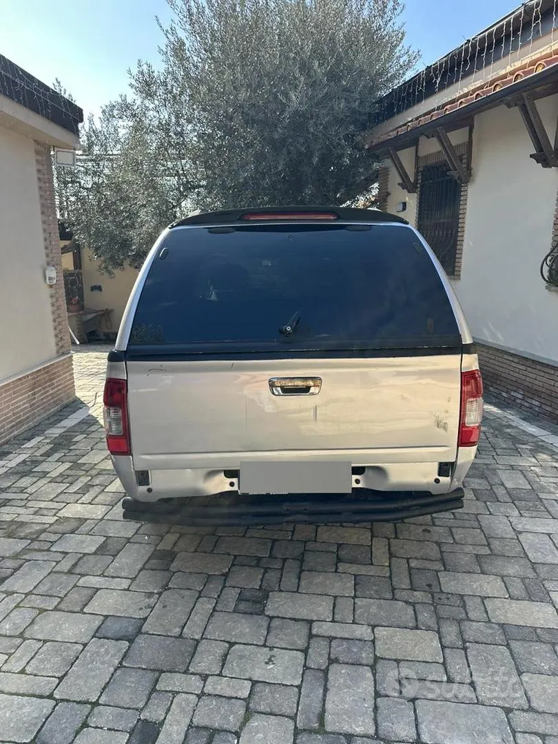 Isuzu D-Max 2004 photo 2