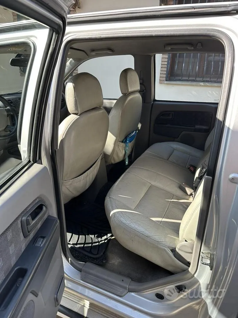 Isuzu D-Max 2004 photo 5