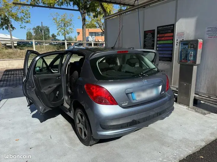 Peugeot 207 2009 photo 2