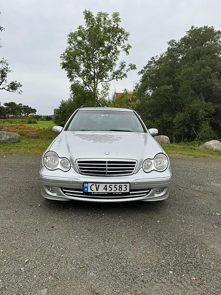 Mercedes-Benz C200 2004 photo 2