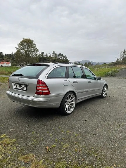 Mercedes-Benz C200 2004 photo 4
