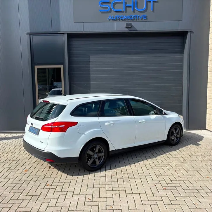 Ford Focus 2015 photo 2