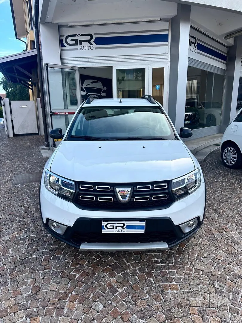Dacia Sandero 2018 photo 2