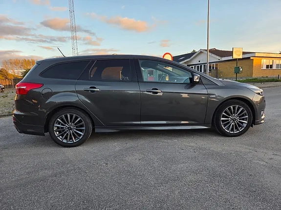 Ford Focus 2017 photo 2