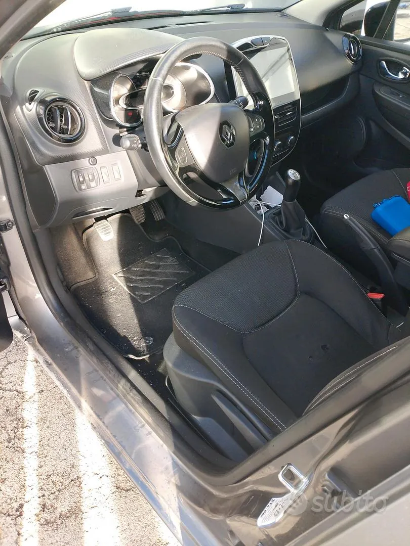 Renault Clio 2013 photo 2