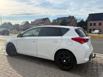 Toyota Auris 2015 photo 3