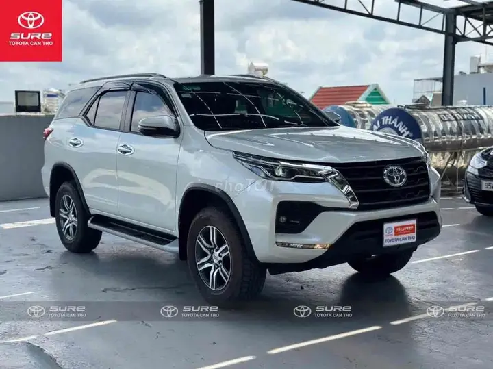 Toyota Fortuner 2022 photo 3