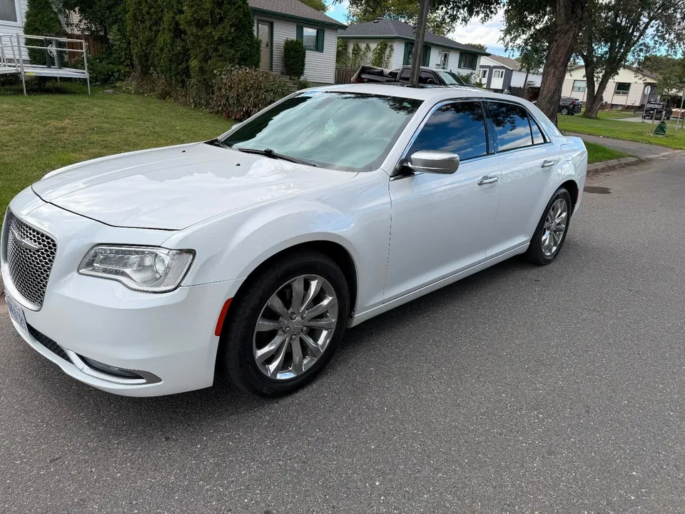 Chrysler 300C 2015 photo 3