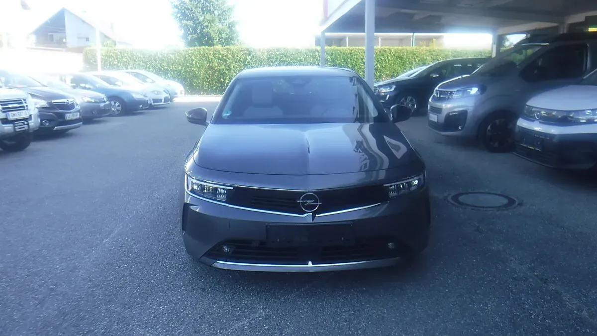 Opel Astra 2023 photo 2