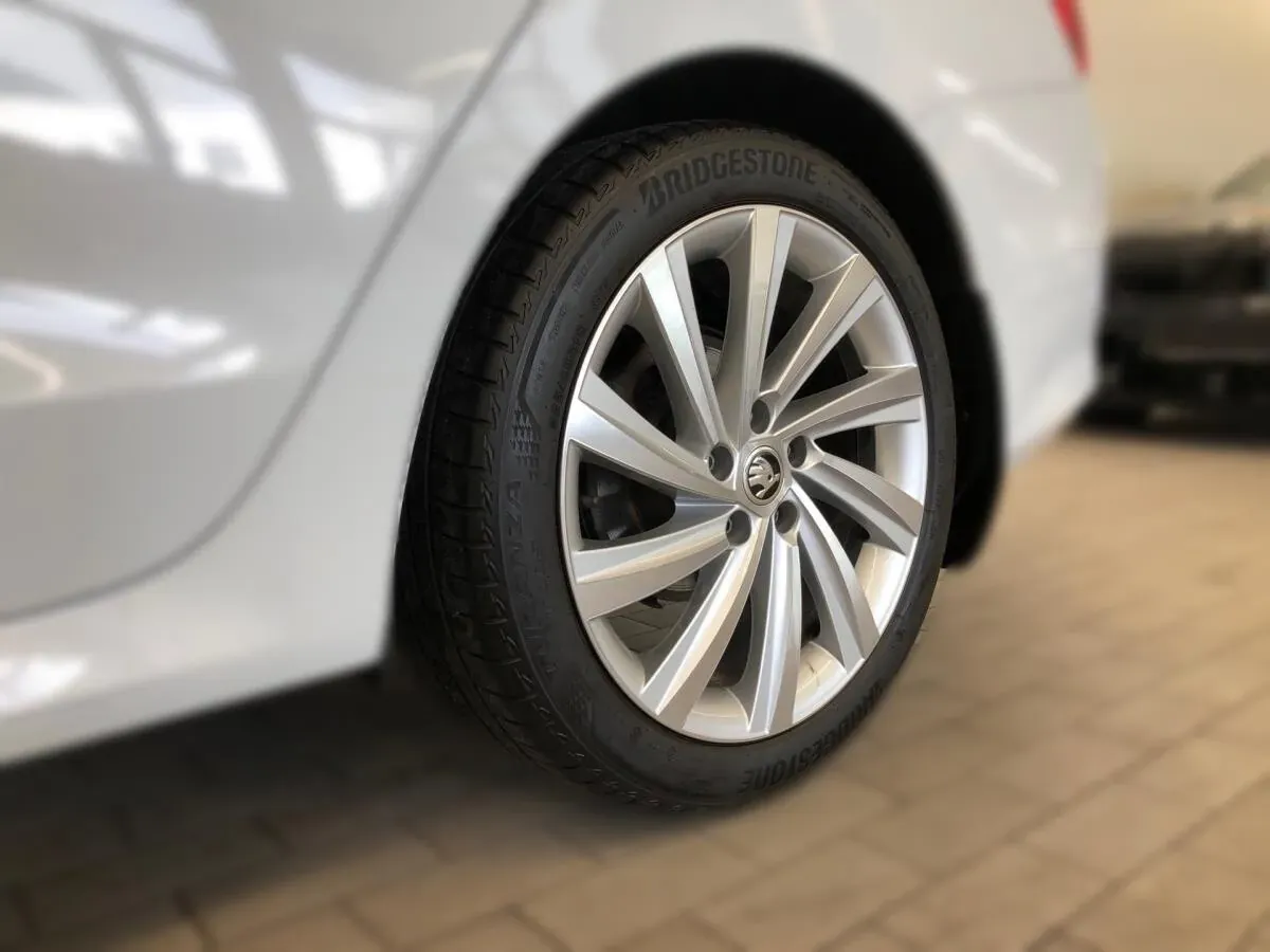Skoda Octavia 2023 photo 3
