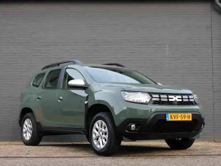 Dacia Duster 2023 photo 2