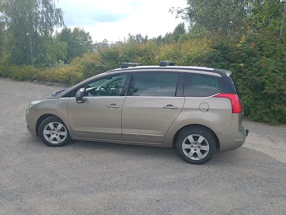 Peugeot 5008 2012 photo 2