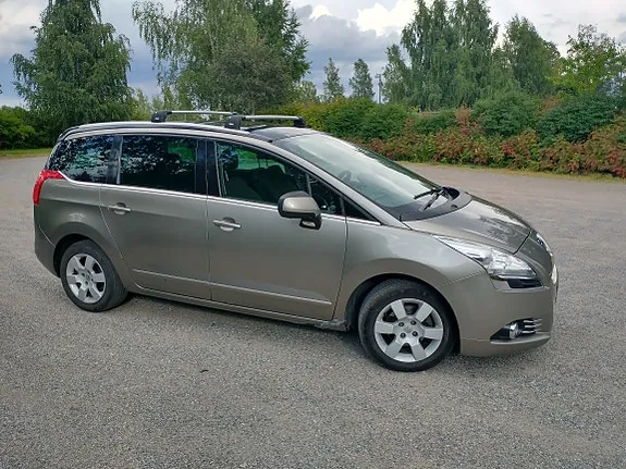 Peugeot 5008 2012 photo 5