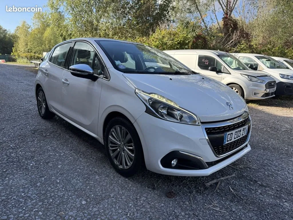 Peugeot 208 2016 photo 3