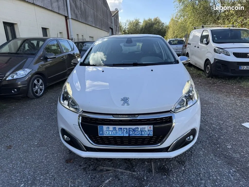 Peugeot 208 2016 photo 2