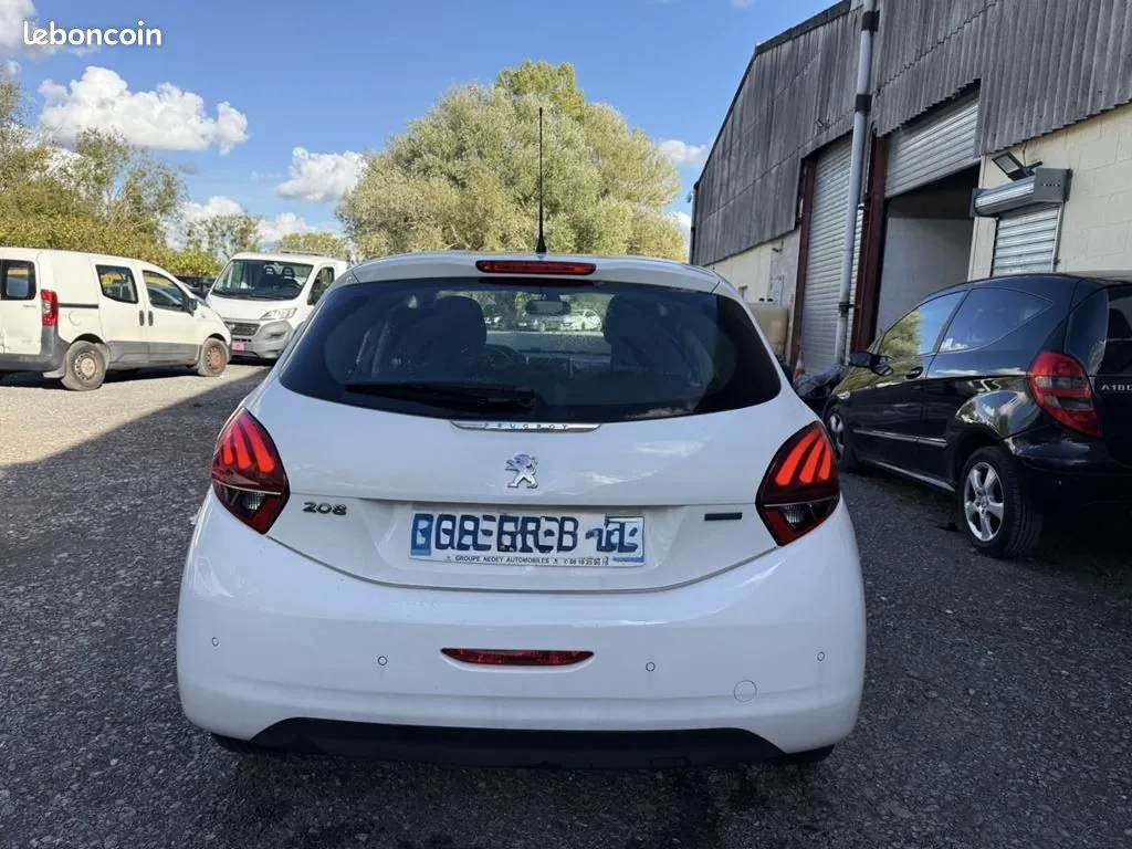 Peugeot 208 2016 photo 5